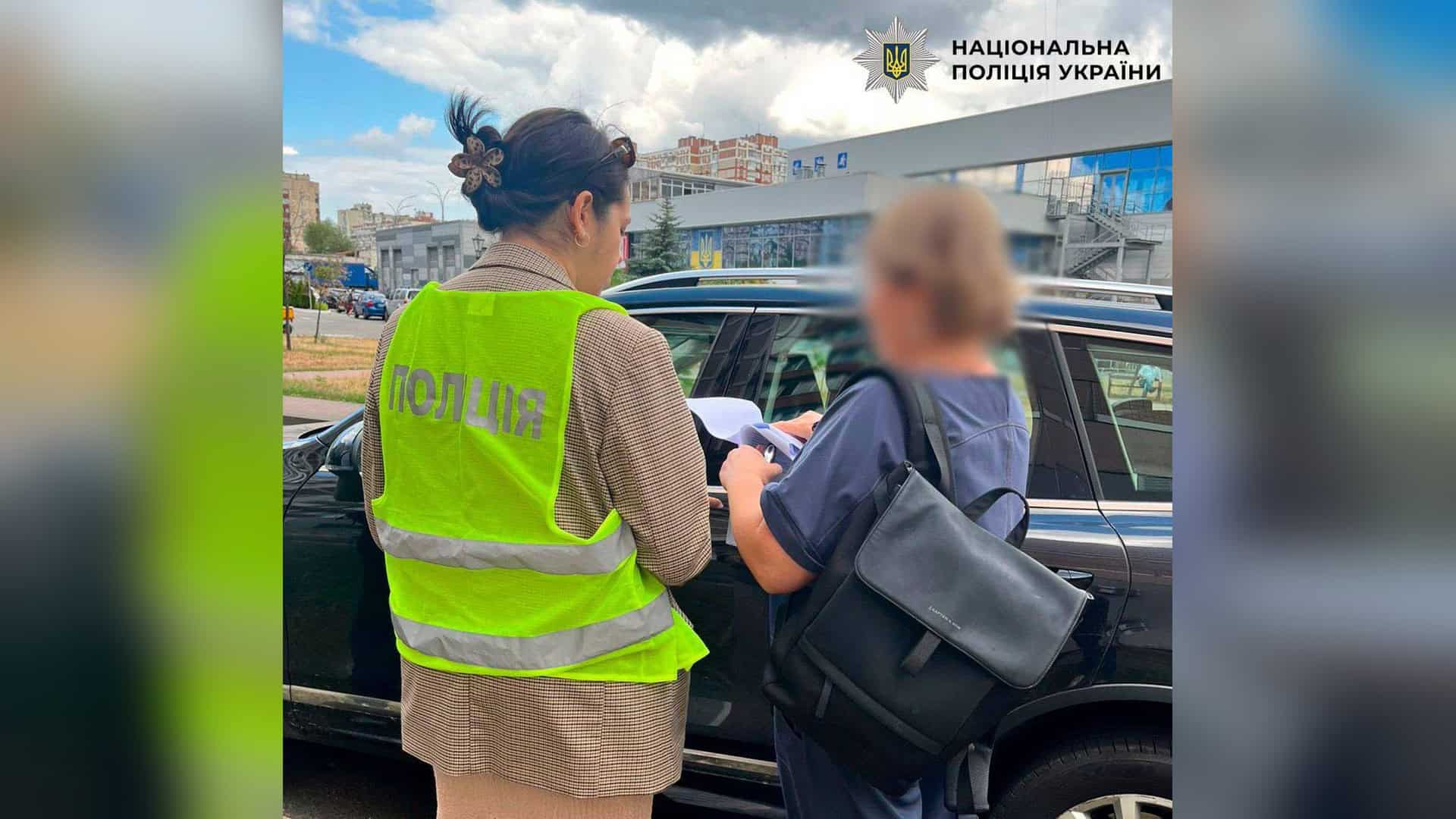 Поліцейські Києва повідомили про підозру жінці, яка незаконно прибудувала салон краси до квартири на проспекті Червоної Калини