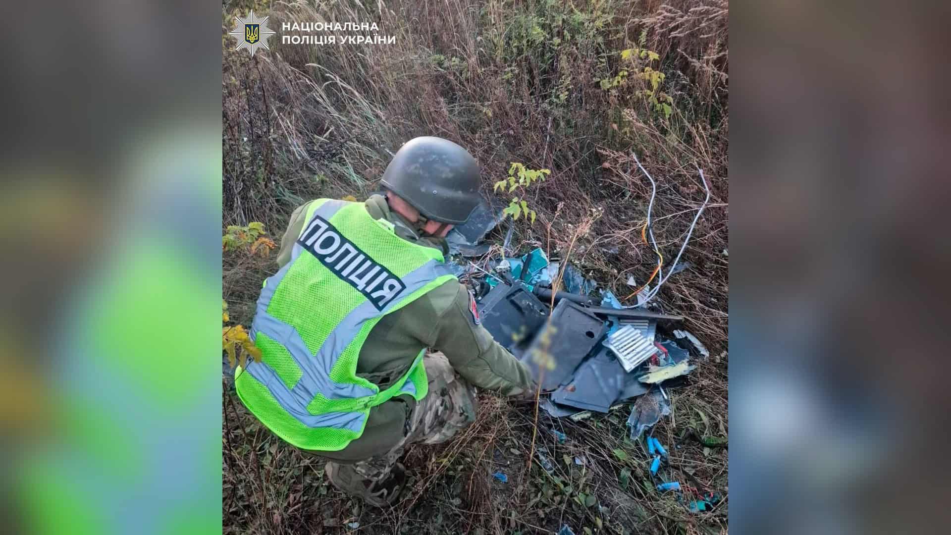 Вибухотехніки поліції Києва знешкоджують нездетоновану бойову частину російського дрона вагою 50 кг у Солом'янському р-ні
