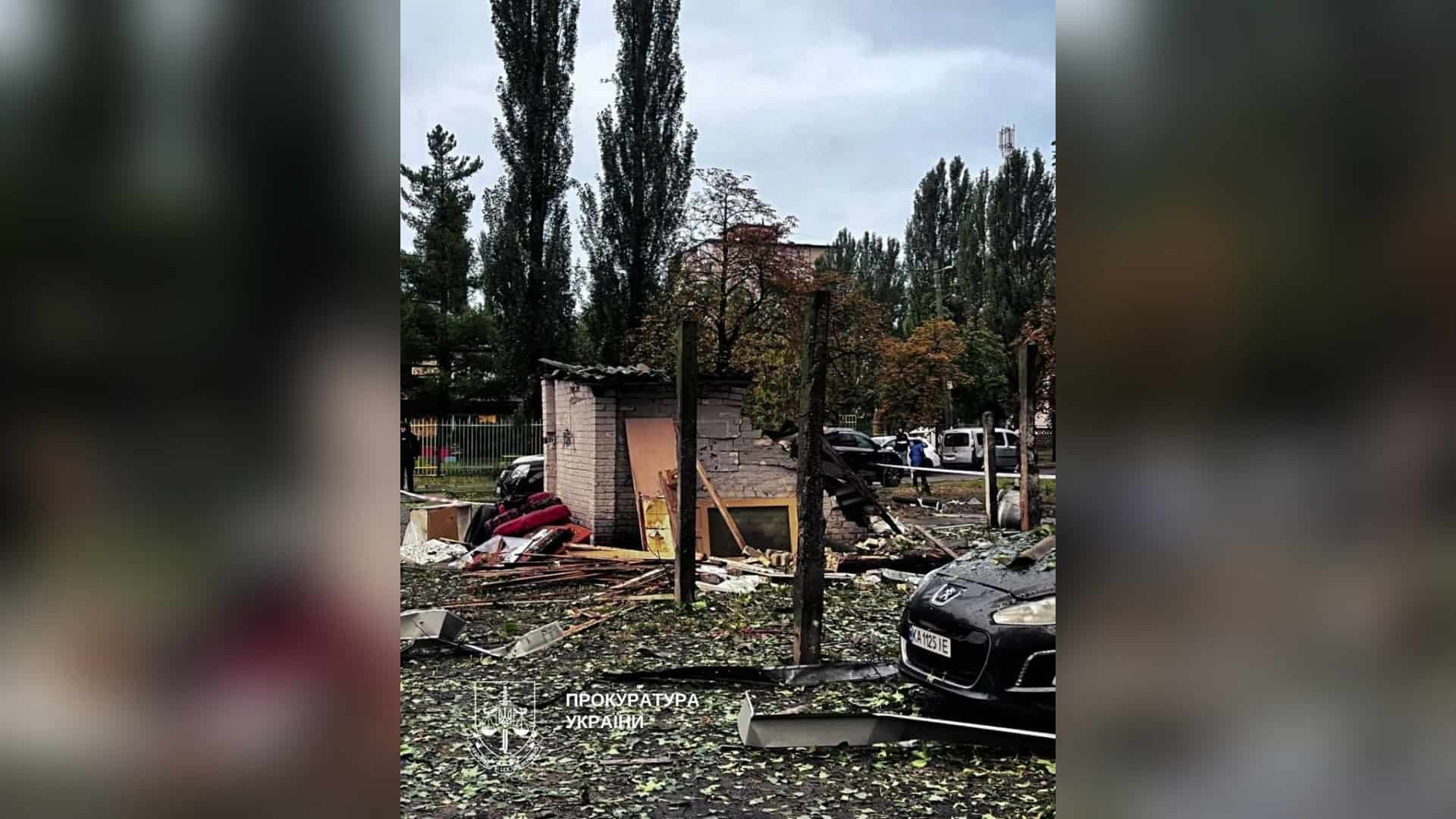 П’ятиповерхівку у Дніпровському р-ні вразив БпЛА — 15 врятованих, 5 постраждалих Пошкоджений багатоповерховий будинок у Дніпровському р-ні Києва після нічної атаки БпЛА 22 вересня — постраждали 5 осіб