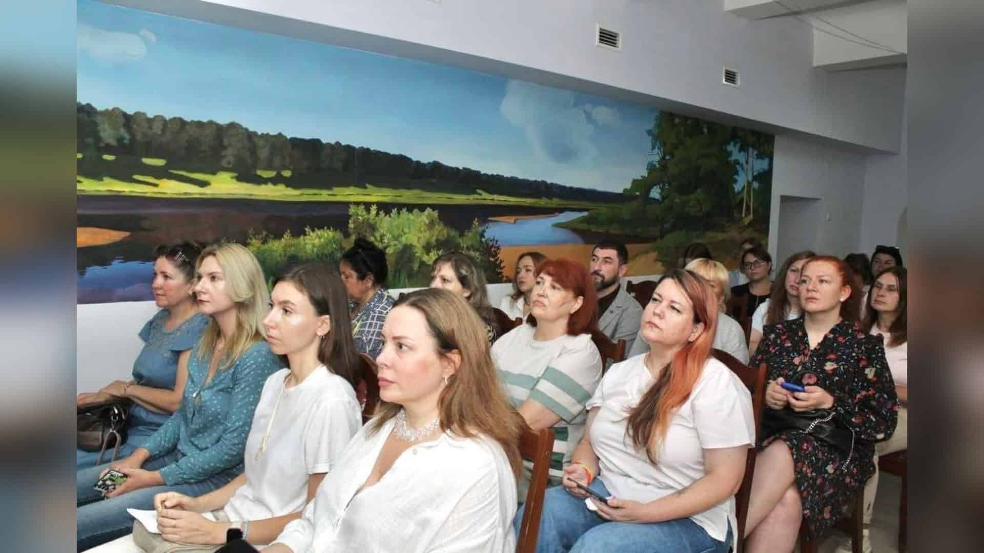 Учасники заходу для ВПО у Білоцерківському національному аграрному університеті обговорюють можливості працевлаштування та навчання