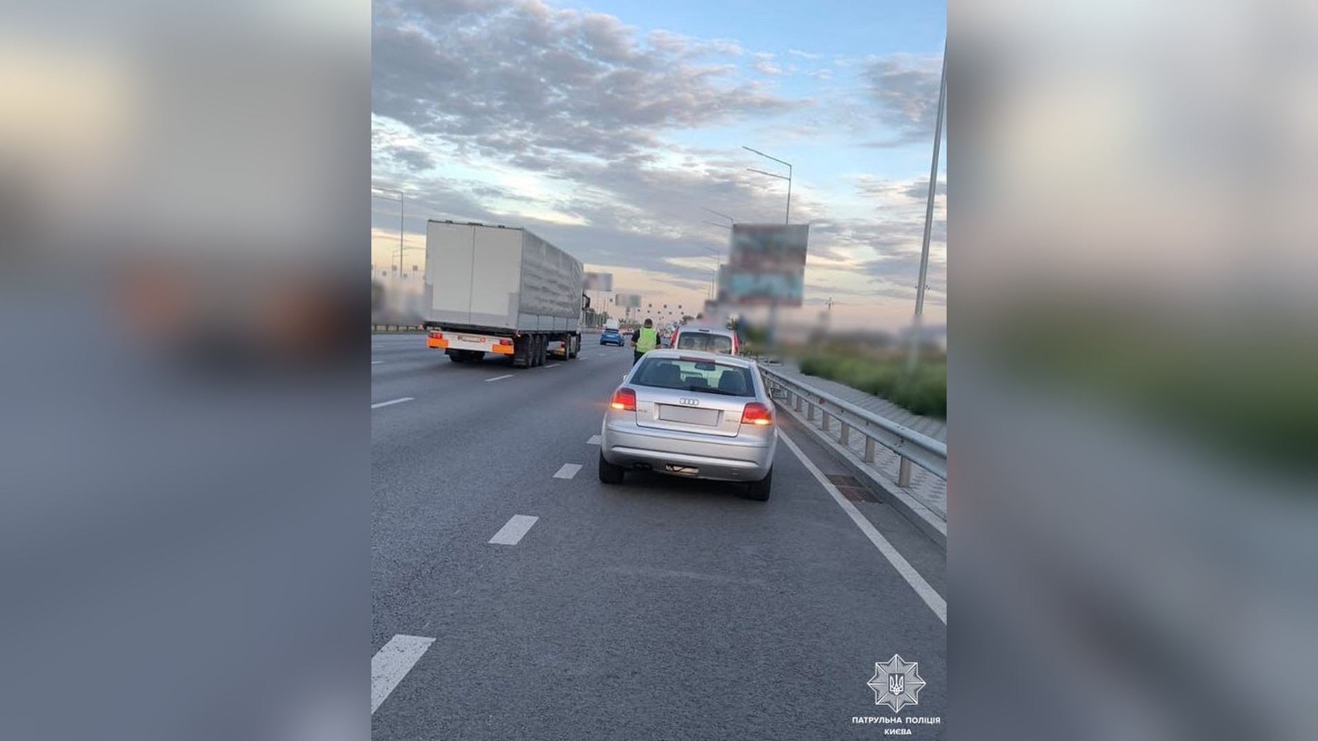 Патрульні у Святошинському р-ні зупинили водія Audi з ознаками наркотичного сп'яніння та ймовірними наркотиками