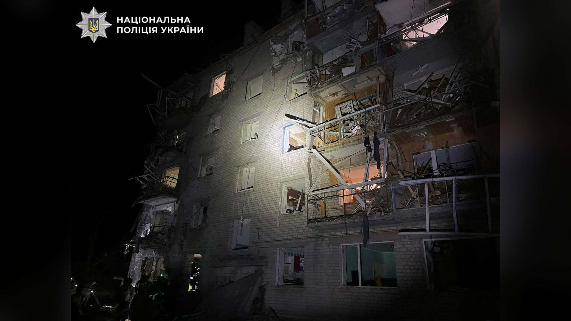 Нічна атака на Київ: 8 загиблих і 5 постраждалих у трьох районах Поліцейські документують наслідки нічної атаки Росії на Київщину — четверо загиблих і 14 постраждалих, серед них двоє дітей