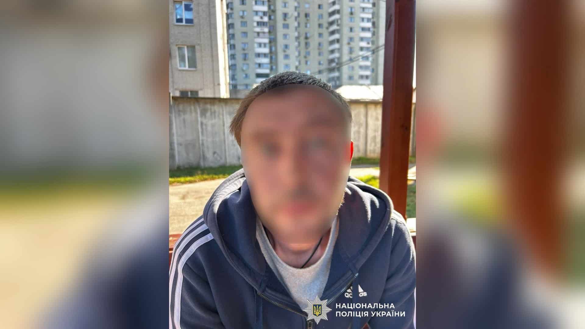Поліцейські Київщини затримали 50-річного жителя Княжич, підозрюваного у вбивстві 83-річної жінки та приховуванні тіла у лісосмузі