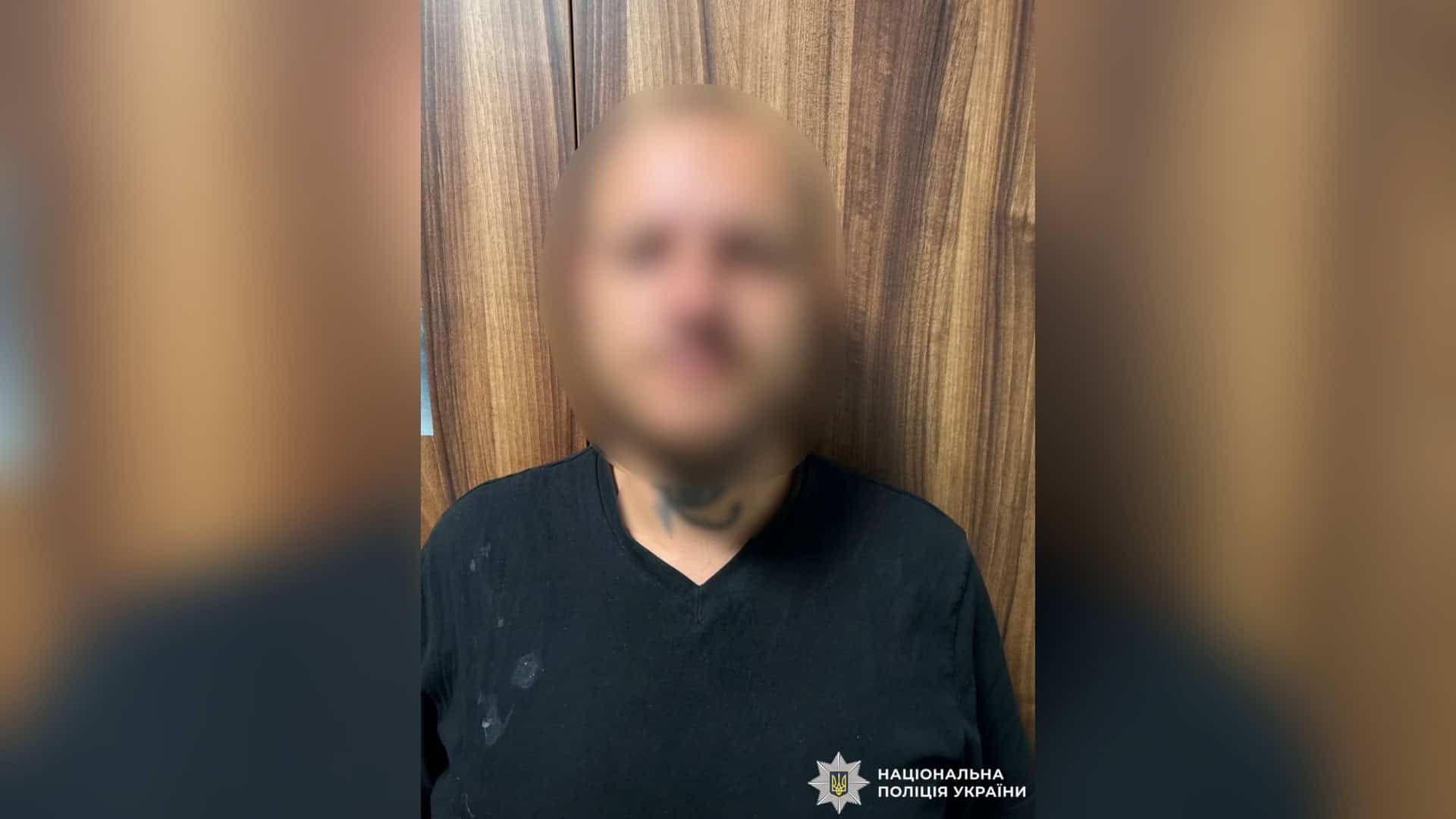 Поліцейські Бучанського р-ну затримали 27-річного підозрюваного, який вдарив чоловіка та спричинив йому тяжкі тілесні ушкодження біля магазину