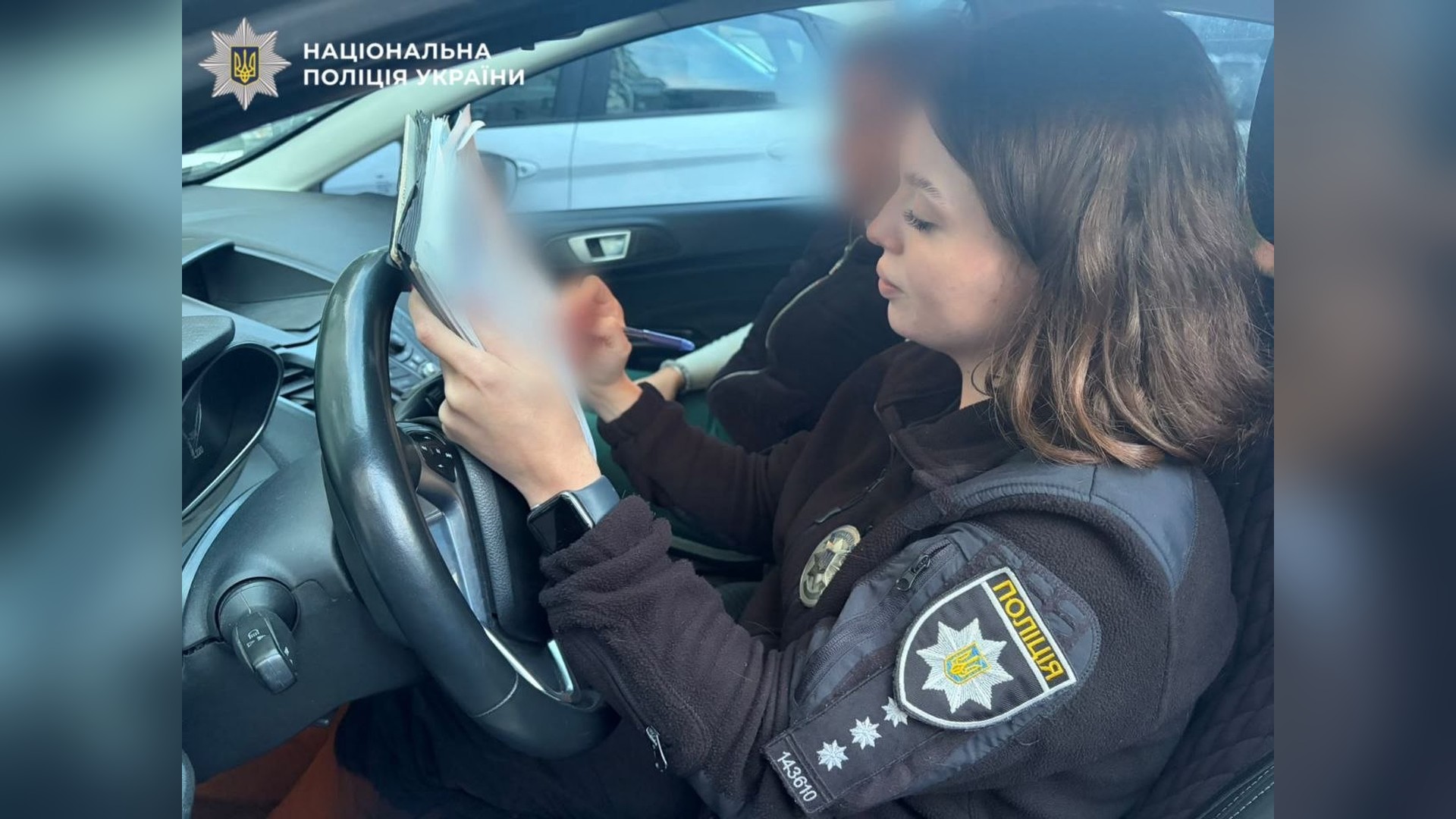 Поліцейські Білоцерківського району встановили 32-річну жінку, яка вдарила 4-річну доньку поблизу торговельного центру на Київщині