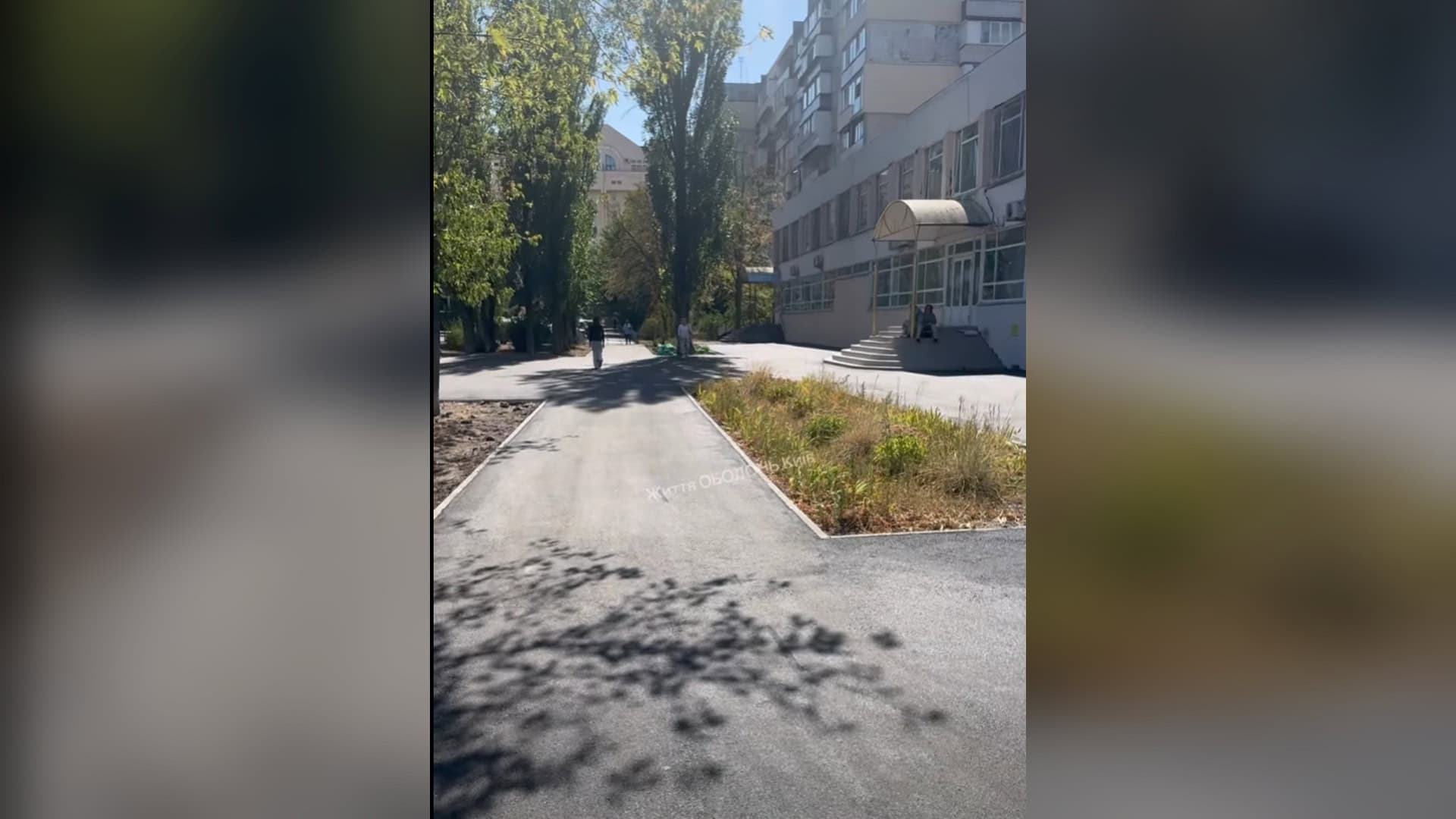 У Шевченківському р-ні зносять 450 м² самобуду біля річки Либідь Новий сірий асфальт на пішохідній доріжці біля Оболонського РАЦСу на проспекті, 28-В