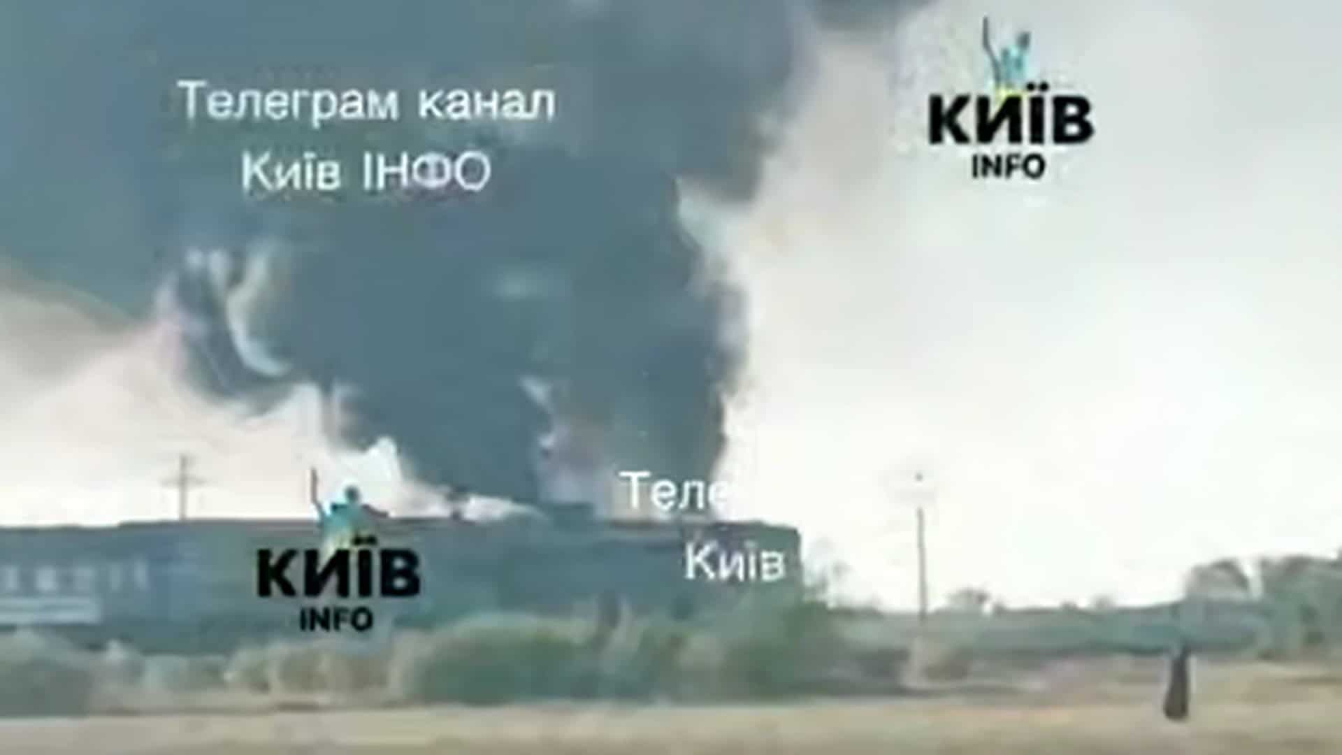 Уламки БпЛА поранили людину на складах у Святошинському р-ні Дим над потягом після російського удару по поїзду №122 Київ — Миколаїв 16 вересня 2026 року