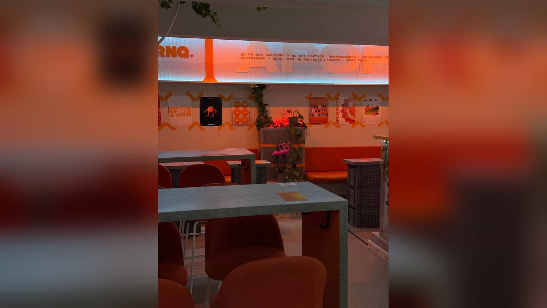 Смертельне ДТП у Дарниці: вантажівка збила пішохода На вулиці Прорізній, 3, поряд зі станцією метро «Хрещатик», 29 серпня відкрився Orange Bar — камерний підвальний бар з авторськими коктейлями, сидром