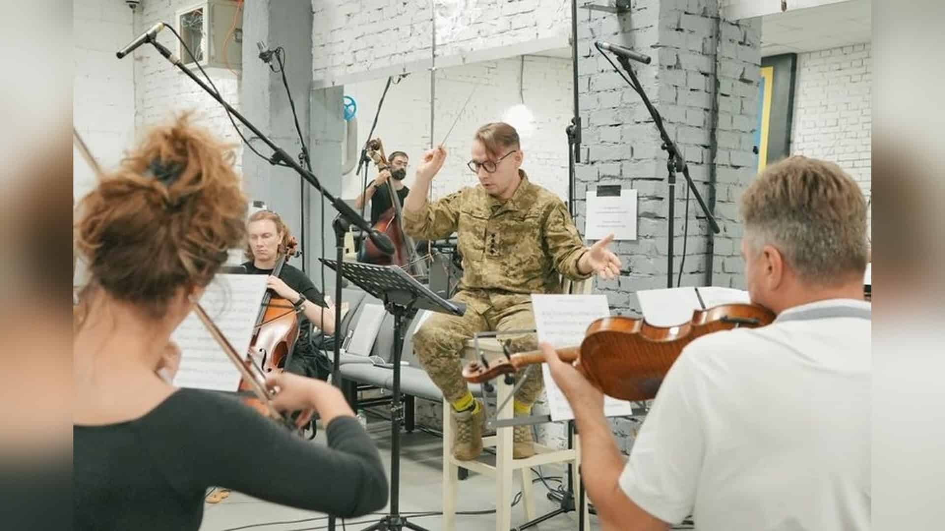Хрестовоздвиженська церква над Ближніми печерами: 300 років козацького храму Музиканти оркестру «Київська Камерата» записують симфонічні твори у підвальному укритті КМДА під час повномасштабної війни
