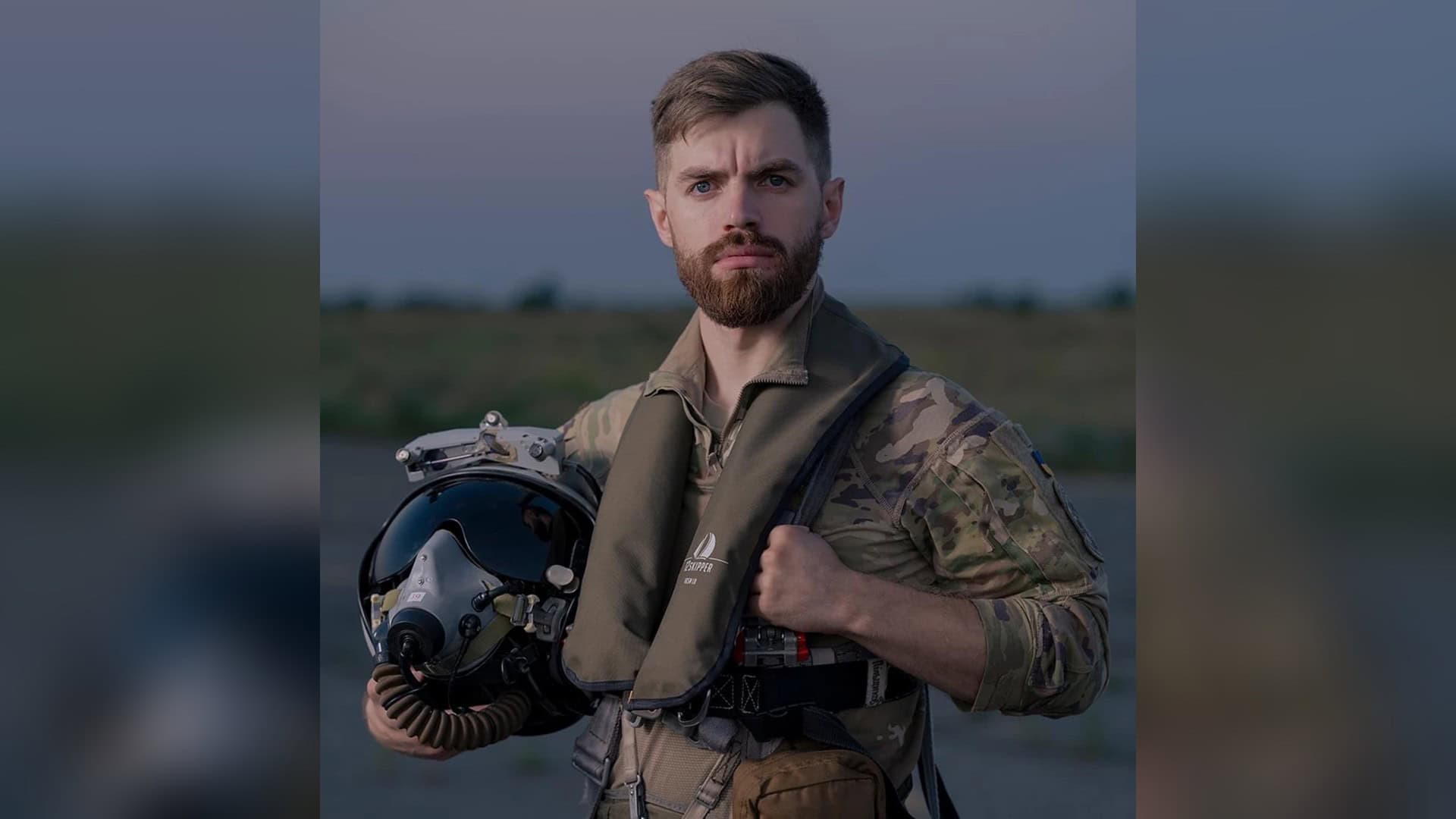 На Теремках до вирубки дерев залучили спецпідрозділ поліції ППОП Портрет військового льотчика Андрія Пільщикова на тлі бойового літака — пілот здійснив понад 100 бойових вильотів