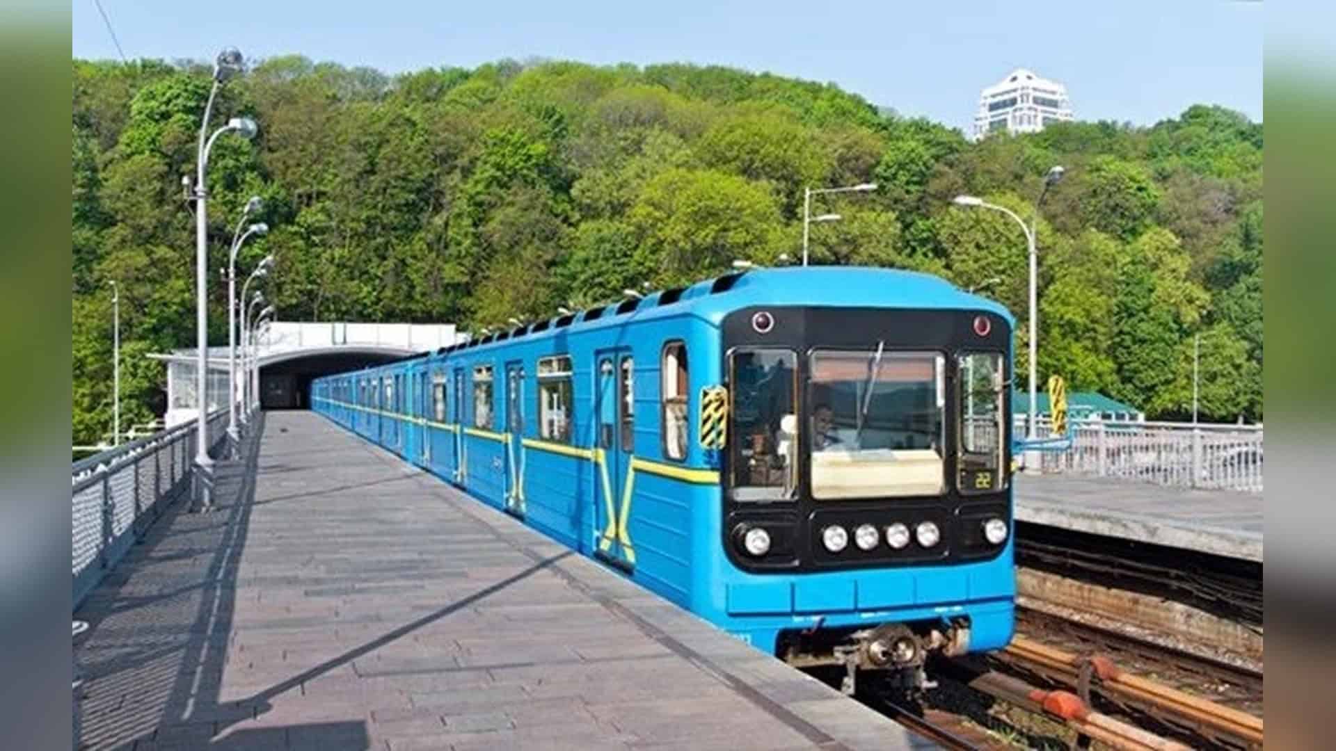 Міст Патона частково перекриють із 18 до 21 вересня через ремонт Потяг київського метро на наземній ділянці Святошинсько-Броварської лінії, яка не працює під час повітряних тривог