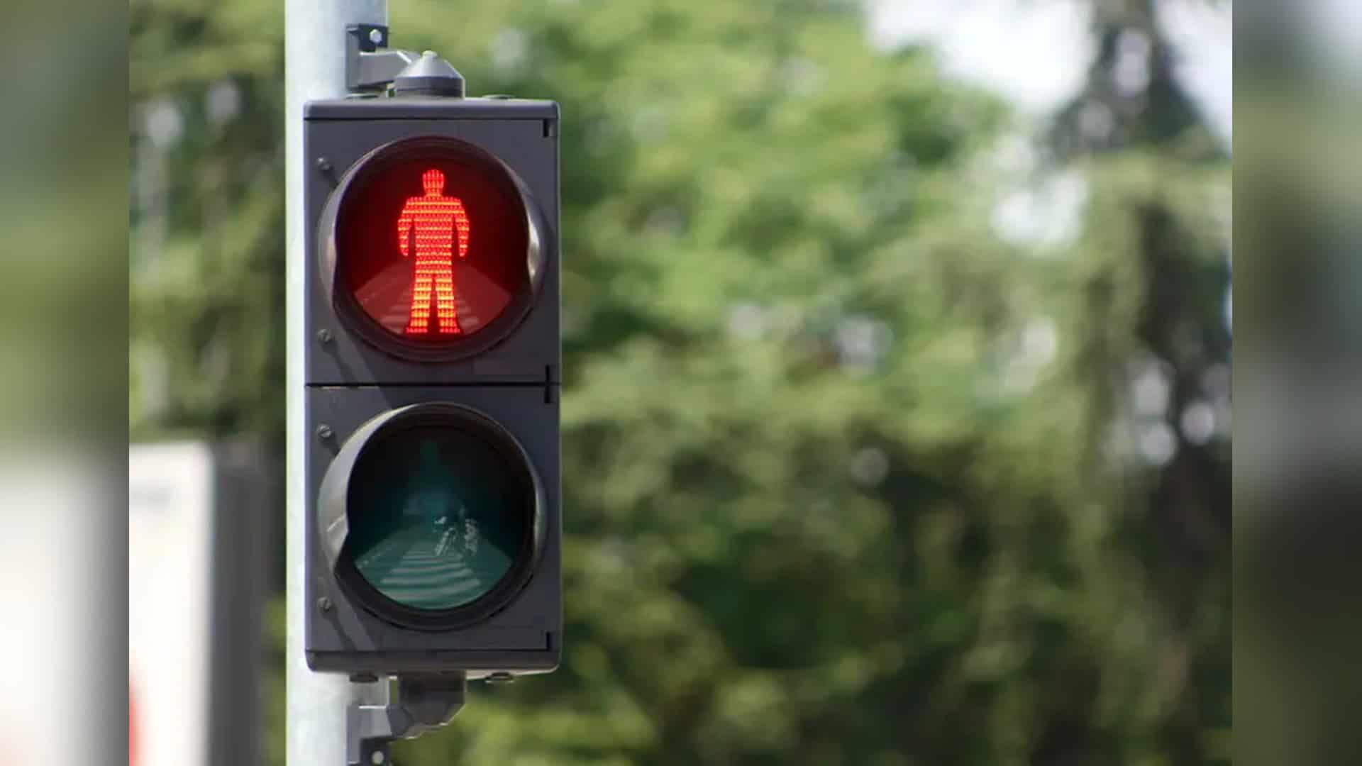 У Києві заступник голови КМДА розширив режим світлофорів «Усім червоний» ще на 73 об'єкти під час хвилини мовчання