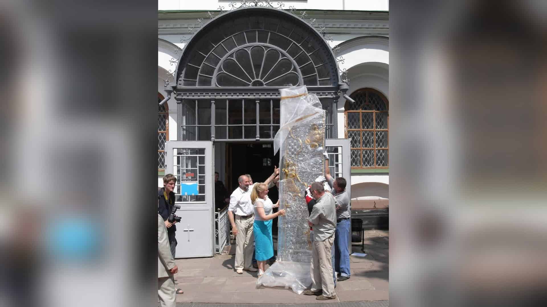 Срібні Царські врата Софійського собору після реставрації — пам'ятка 1747–1750 років, освячена Патріархом Варфоломієм І у 2008 році