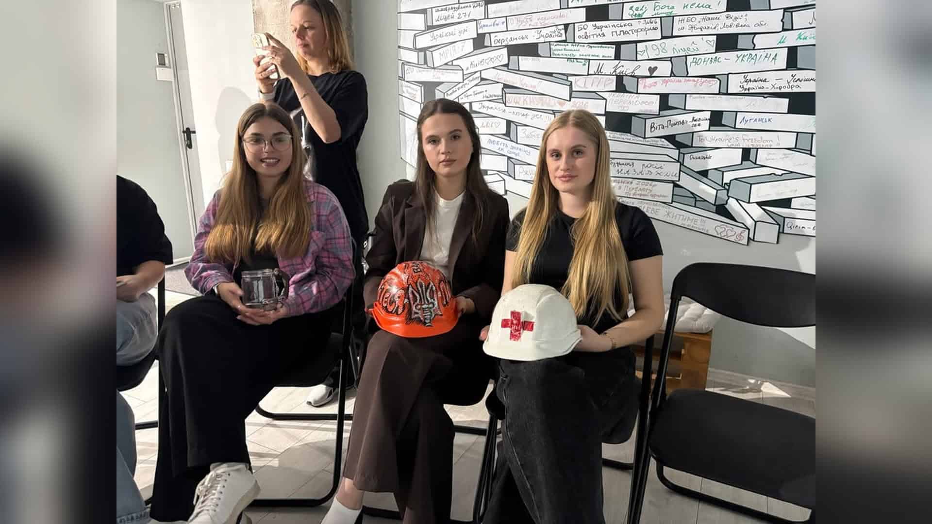 Срібні Царські врата Софії Київської: історія від 1934 до 2008 року Студенти Національної академії внутрішніх справ беруть участь у воркшопі в Музеї Майдану про громадянське суспільство