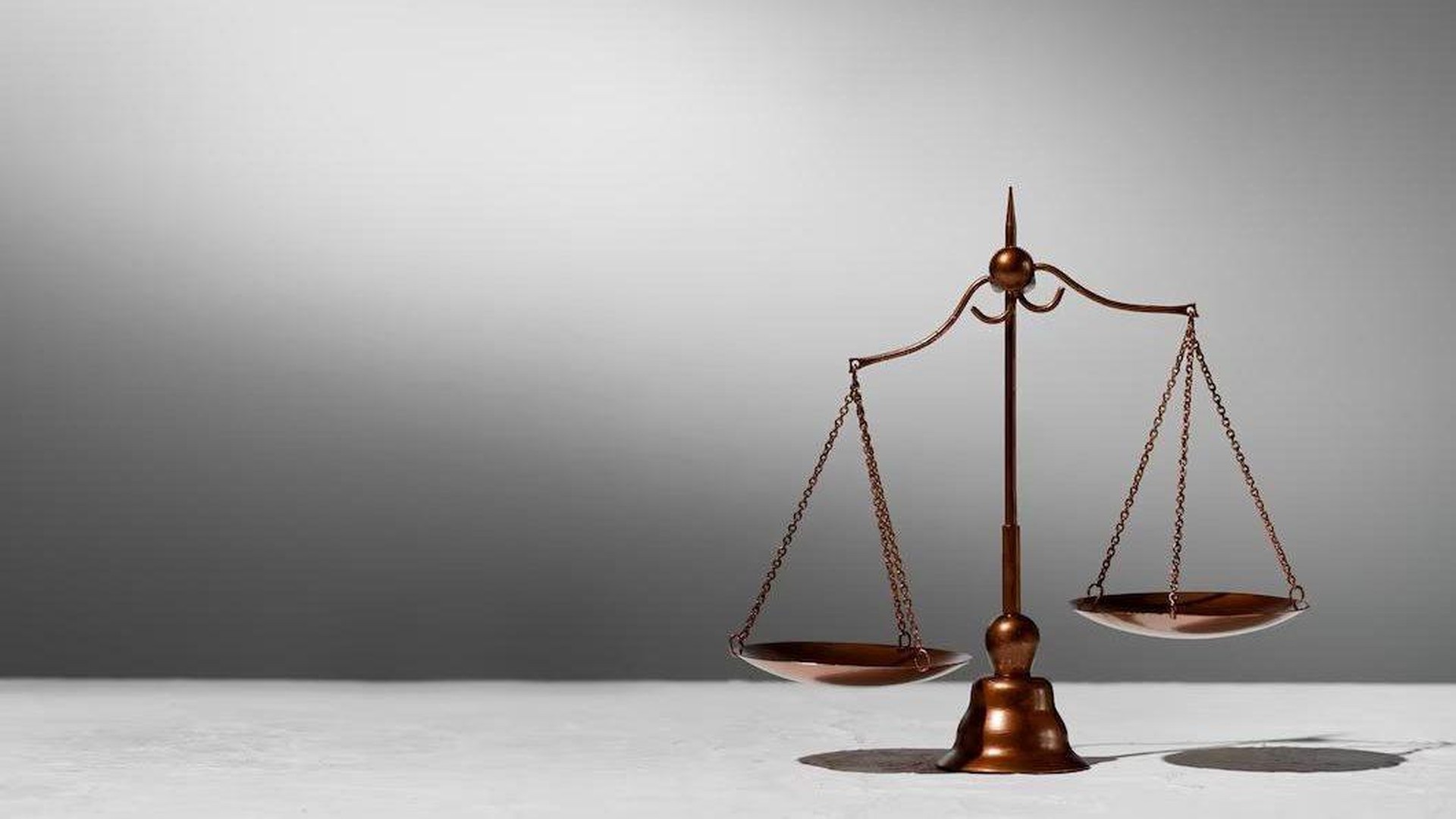 Будівля суду в Києві — ВРП звільнила двох суддів: Бояринцеву у відставку та Слободянюк за власним бажанням