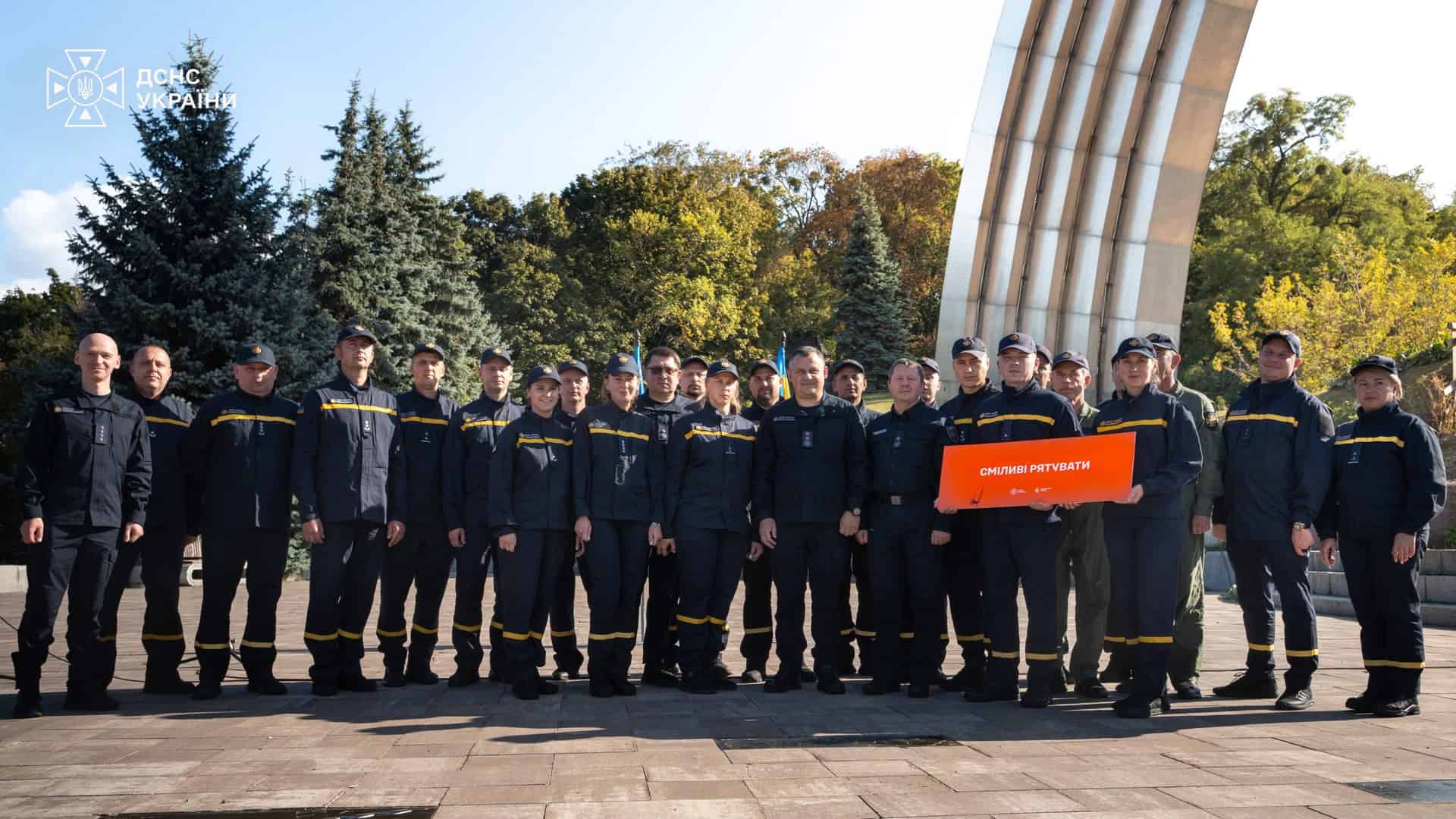 У центрі Києва за $9,5 мільйона продають історичний маєток початку 20 століття Рятувальники ДСНС на церемонії відкриття пам’ятного знака на Алеї українського війська в Києві
