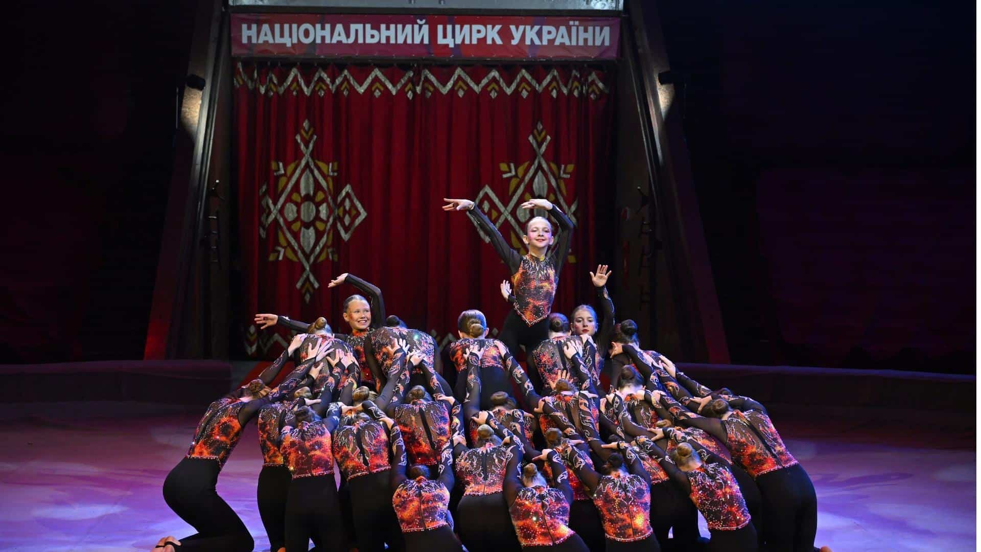 «Кубок Золотих Воріт»: 124 виступи у Національному цирку України Одна з постановок на головному манежі Національного цирку України під час фестивалю «Кубок Золотих Воріт» у Національному цирку України в Києві