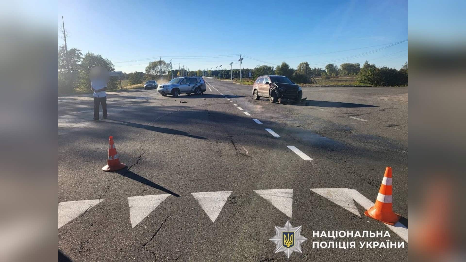 У Барахтах на Обухівщині пограбували магазин на 28 600 грн Зіткнення автомобілів Nissan і Honda на автодорозі Київ — Іванків — Овруч на Вишгородщині, постраждала пасажирка