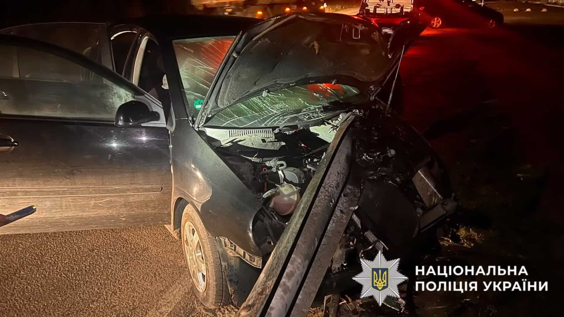 Місце ДТП в Обухові, де загинула 45-річна водійка Volkswagen після зіткнення з відбійником