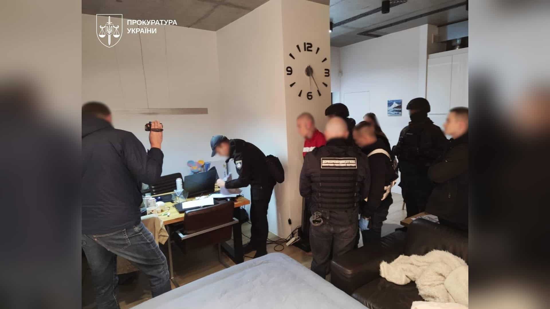 На вул. Олени Теліги нетверезий водій Audi в’їхав у відбійник: 0,87 проміле Правоохоронці викрили продаж наркотиків у кав'ярнях Києва та Запоріжжя під виглядом чаю й солодощів