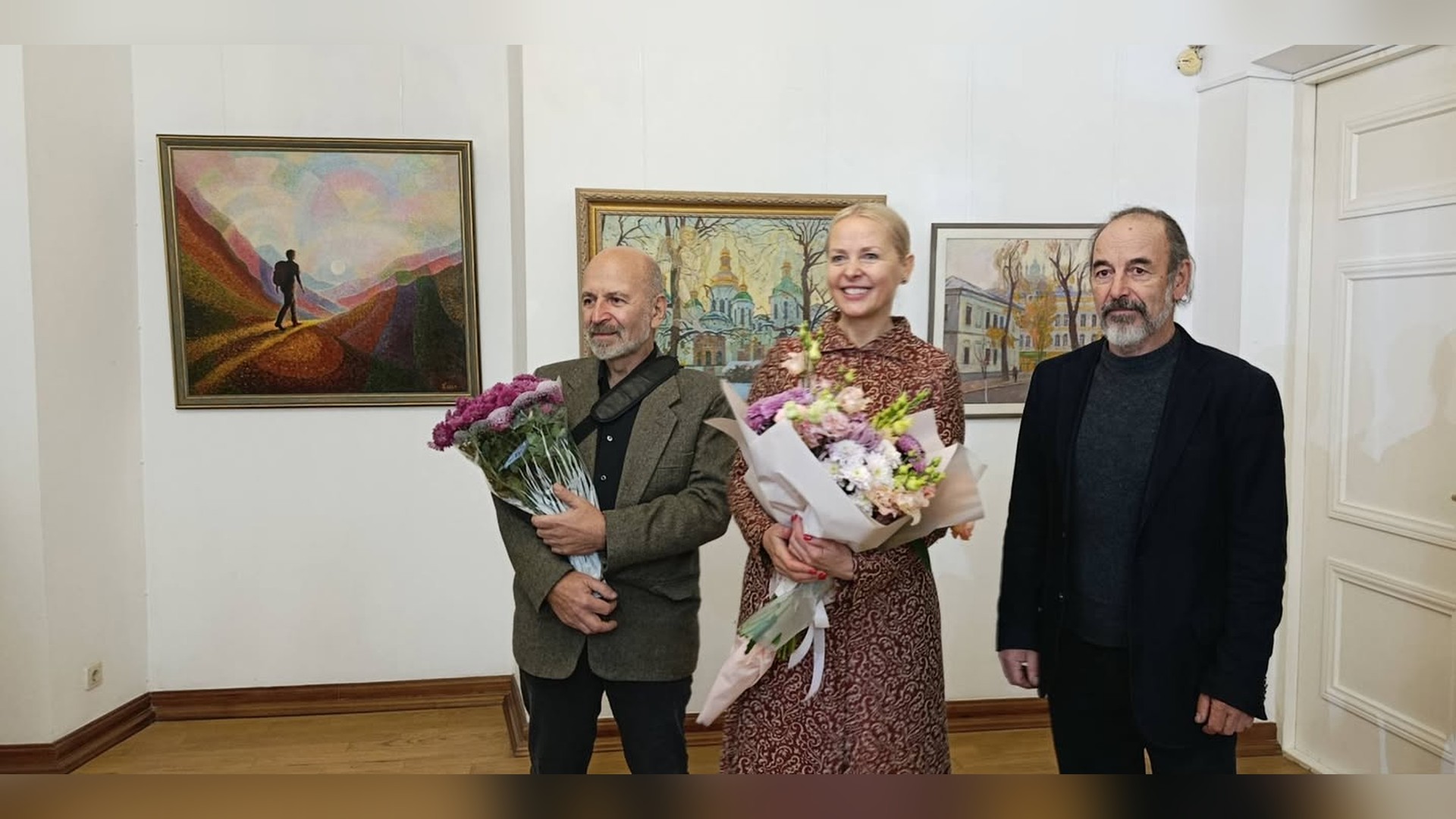 Дубовик подарував «Софії Київській» картину на 180 тис. грн Виставковий проєкт «МИР ВАМ!» трьох художників у залі «Хлібня» Національного заповідника «Софія Київська» на вул. Володимирській, 24