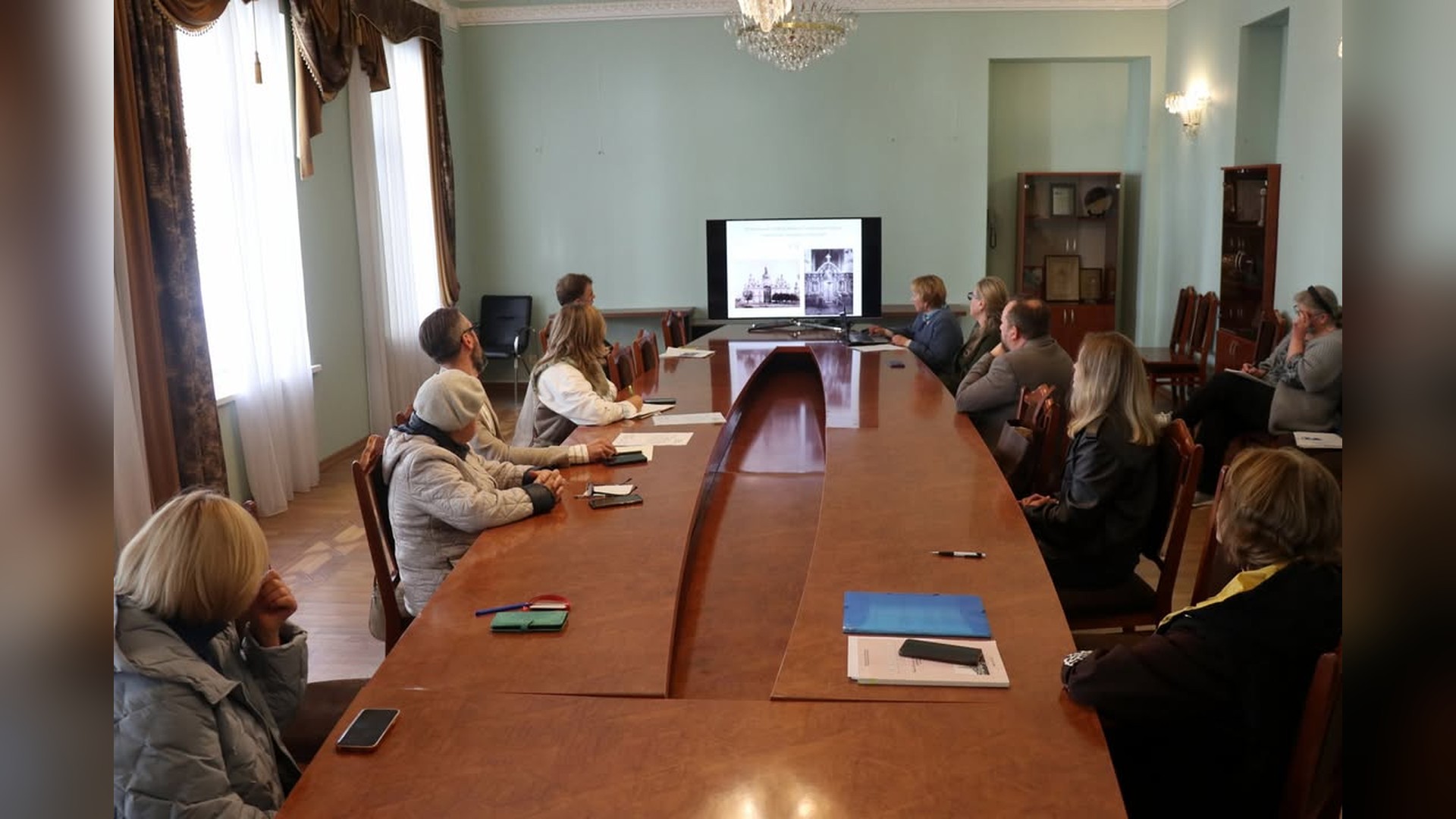 Готель «Україна» засяяв синьо-жовтим у День Незалежності Засідання Науково-методичної ради Національного заповідника «Софія Київська» 7 жовтня, затвердження виставкових проєктів