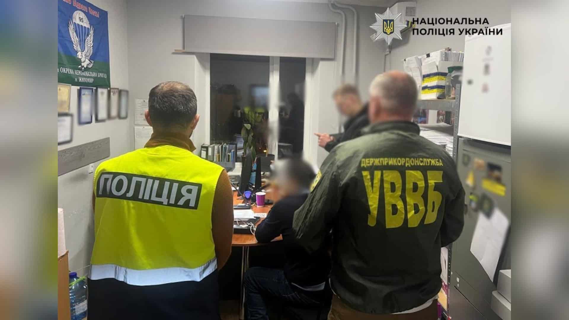 Поліція Києва повідомила про підозру депутату Харківської міської ради у закупівлі неякісних грілок для ДПСУ в Оболонському р-ні
