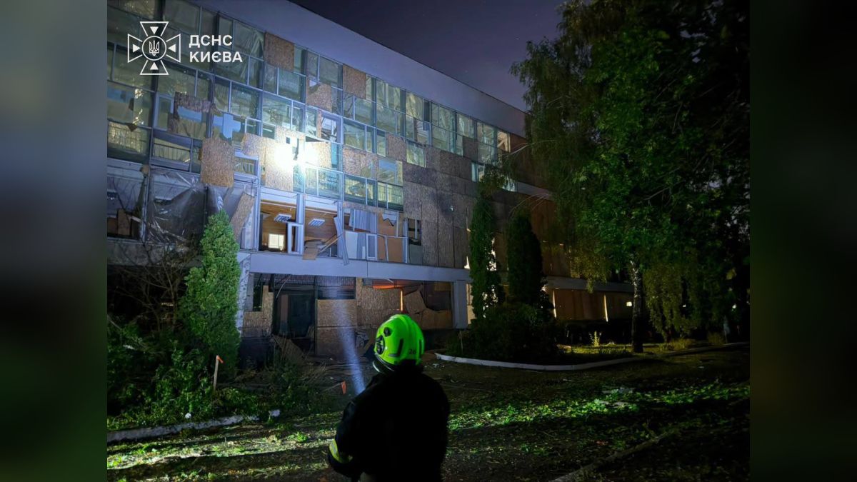 Ворожа атака пошкодила виш у Голосіївському р-ні: жертв немає Пошкоджена чотириповерхова будівля вищого навчального закладу у Голосіївському р-ні Києва після ворожої атаки