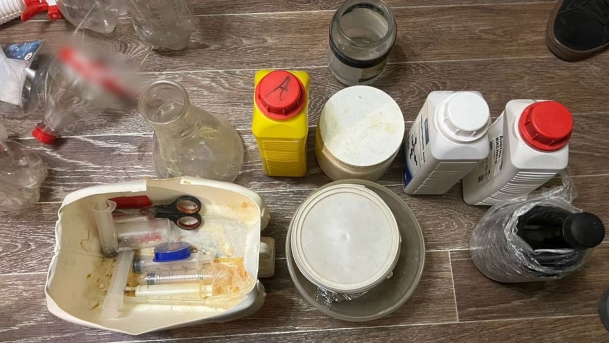 Поліція Київщини вилучила понад 33 грами амфетаміну під час обшуку домашньої нарколабораторії на Обухівщині