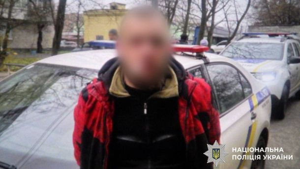 У Києві засуджено 26-річного нападника з іграшковим пістолет