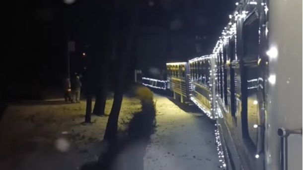 Київська дитяча залізниця в темну пору доби