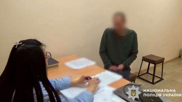 Поліція Київщини затримала чоловіка, який у ліфті в Білій Церкві погрожував ножем перехожому та забрав гроші