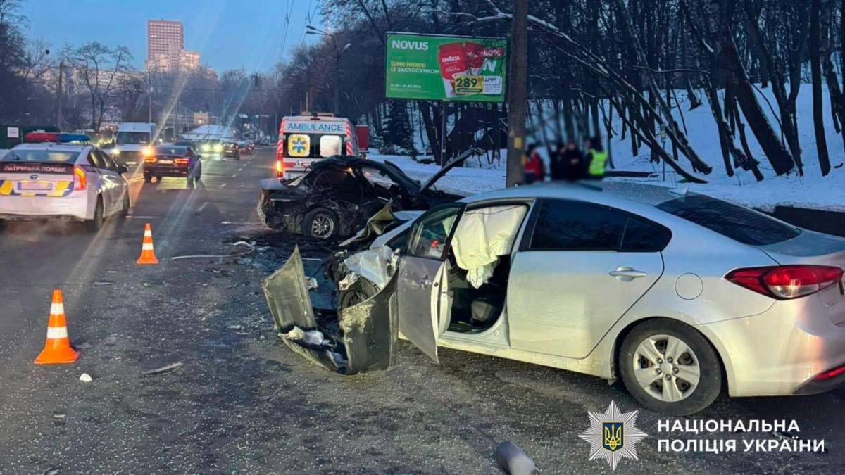 Два пошкоджених автомобілі внаслідок ДТП