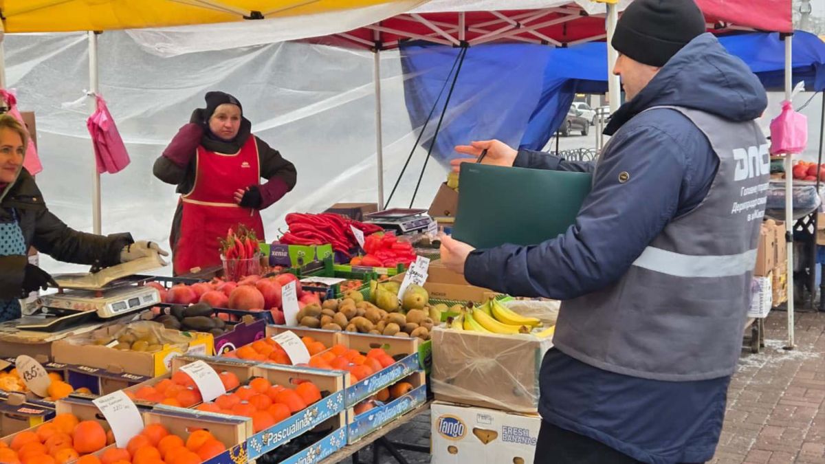 Фрукти на ярмарку