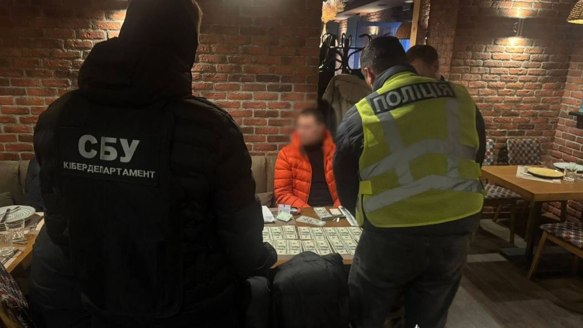 У Києві затримали шахрая: за $32 тис. обіцяв зняти з розшуку