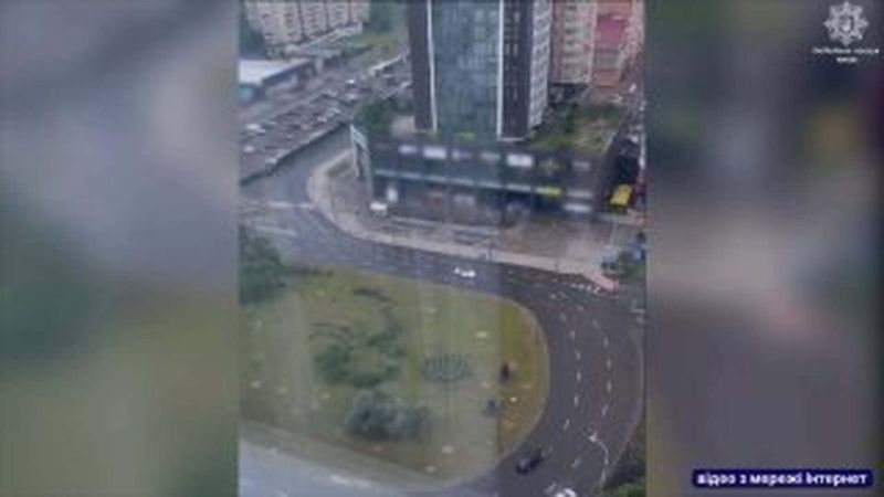 У Києві зупинили п'яного водія Mercedes без прав: три протоколи