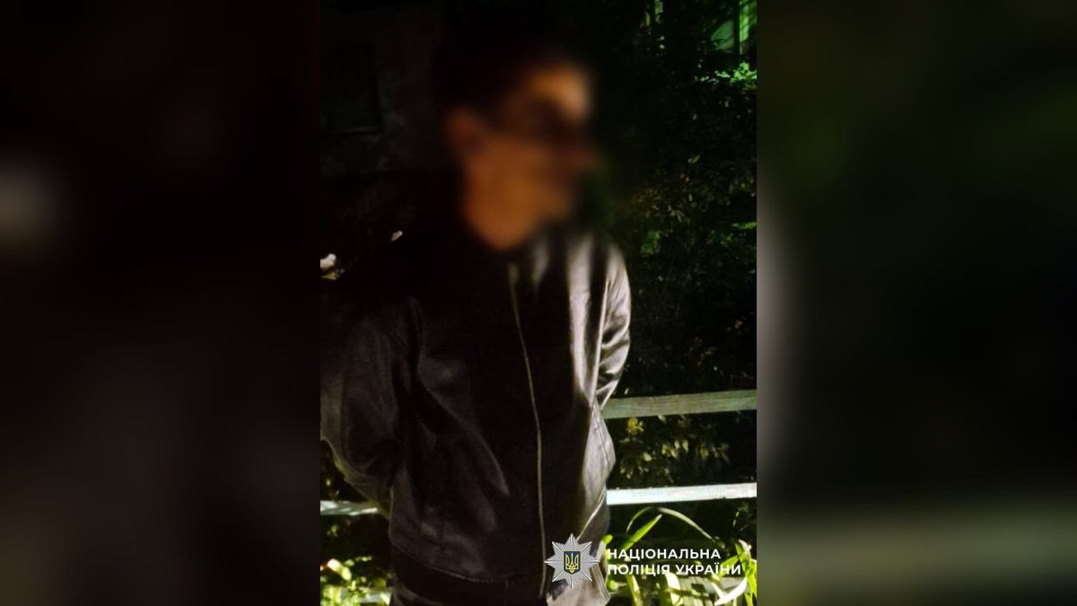 Поліцейські затримали 29-річного рецидивіста за крадіжку рюкзака з 10 тисячами гривень з авто у Солом'янському р-ні Києва