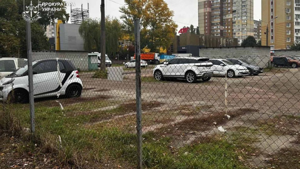 Київ поверне ділянку на Гонгадзе за 20 млн грн Суд зобов'язав знести самочинні будівлі на вулиці Гонгадзе у Подільському районі та припинив оренду ділянки 0,6 га вартістю понад 20 млн грн