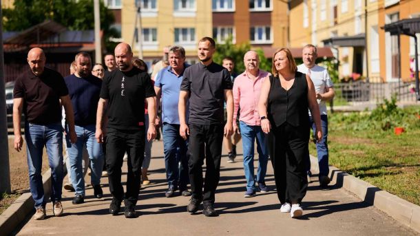 «Найближчий дитячий майданчик був за 8 кілометрів»: як мама з Києва об'єднала ціле село заради дітей Відновлені багатоквартирні будинки на вулиці Миру в Бородянці — 96 родин повернулися до сучасного житла з сонячними панелями та новими дворами