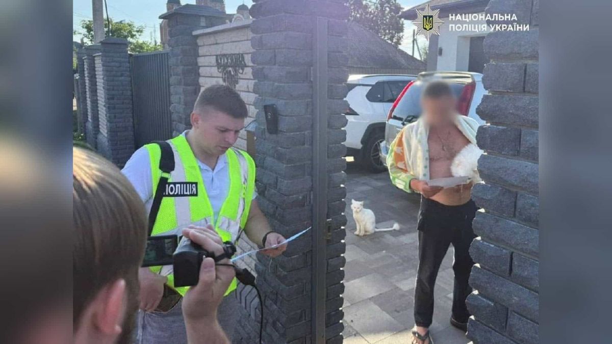 Депутата з Київщини судитимуть за привласнення 72 га держземлі на 21 млн грн Поліцейські скерували до суду справу угруповання, яке незаконно привласнило 72 гектари держземлі на Київщині вартістю понад 21 мільйон гривень