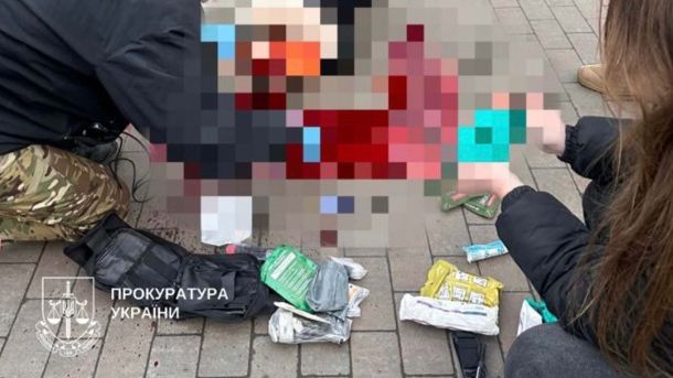 Надання допомоги пораненій людині від повітряного удару РФ