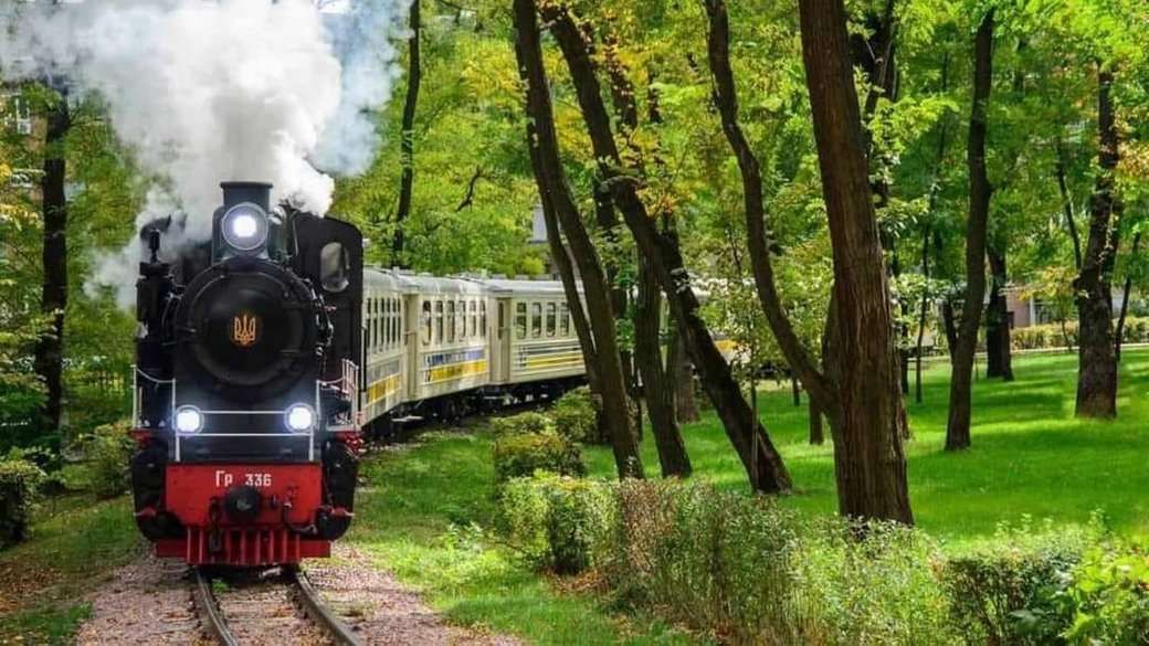 Київська дитяча залізниця відкриває сезон: графік руху та участь юних залізничників