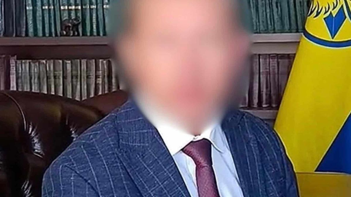 Чоловік у Києві обіцяв мандат народного депутата за 160 000 доларів через анульовану партію — справа передана до суду