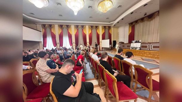 Озеро Алмазне у Києві виникло лише у 1980-х роках Громадські обговорення щодо будівництва храму Української греко-католицької церкви на вулиці Північній в Оболонському районі фактично не відбулися — 7 серпня частина мешканців залишила актову залу Оболонської РДА через порушення процедури заходу.