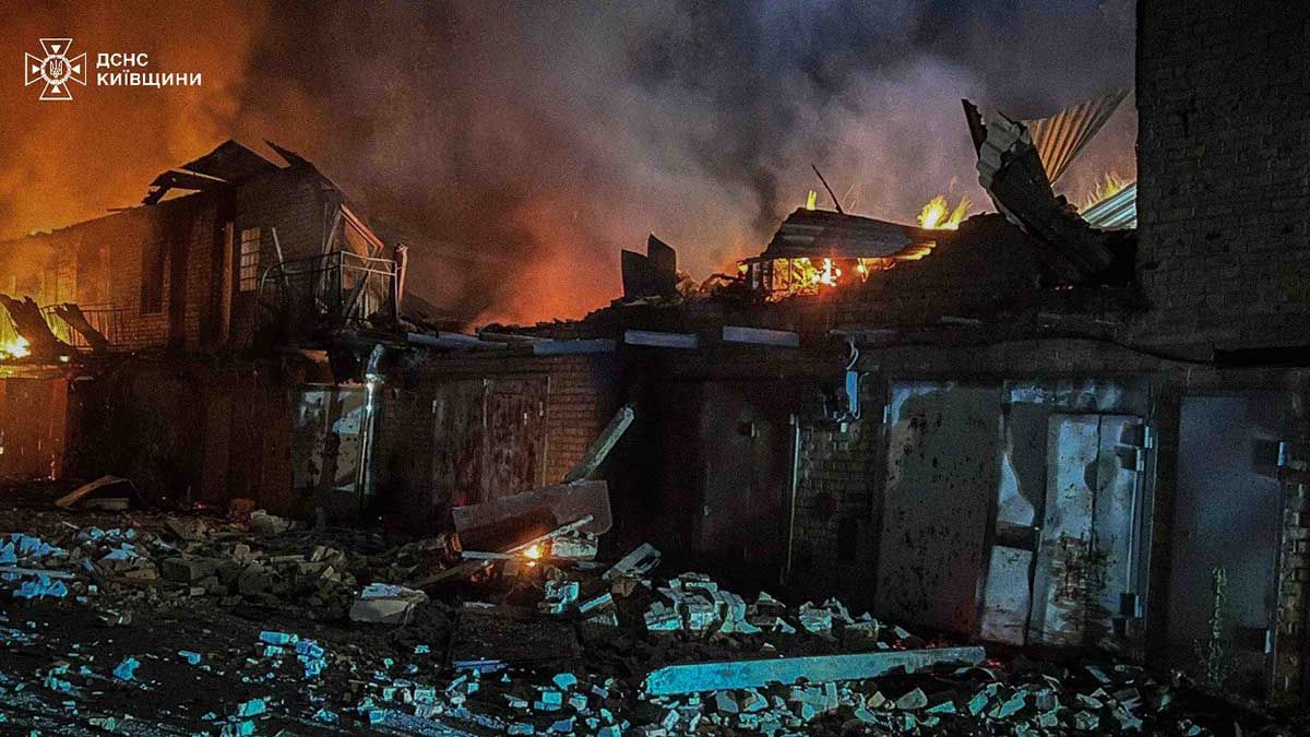 Масована атака дронів по Київщині: постраждали житлові будинки у п’яти районах