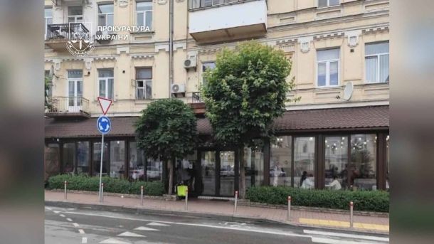 Прибутковий будинок на Подолі зберіг автентичний декор XIX століття Незаконна прибудова до пам'ятки архітектури «Будинок Київського єпархіального заводу церковних свічок» на Подолі — понад 100 кв. м комунальної землі