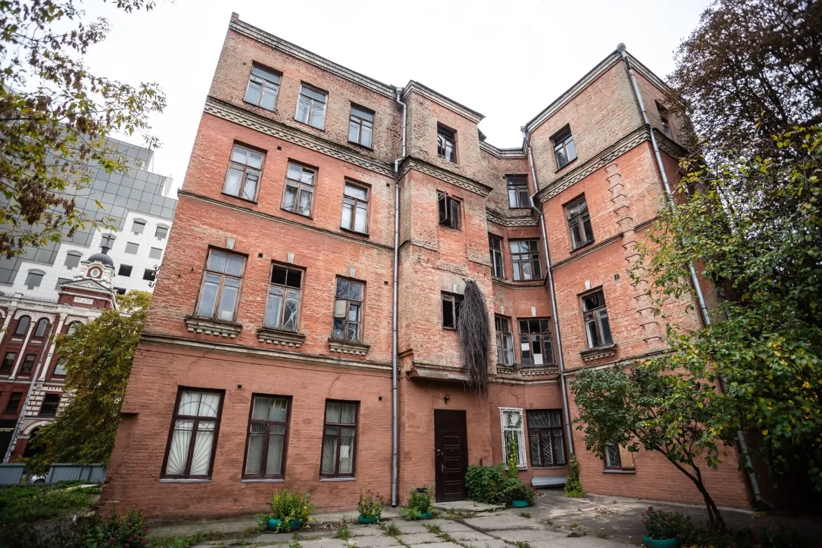 Суд остаточно заборонив забудову біля Музею діячів культури на Жилянській: 16-поверхівку не буде зведено