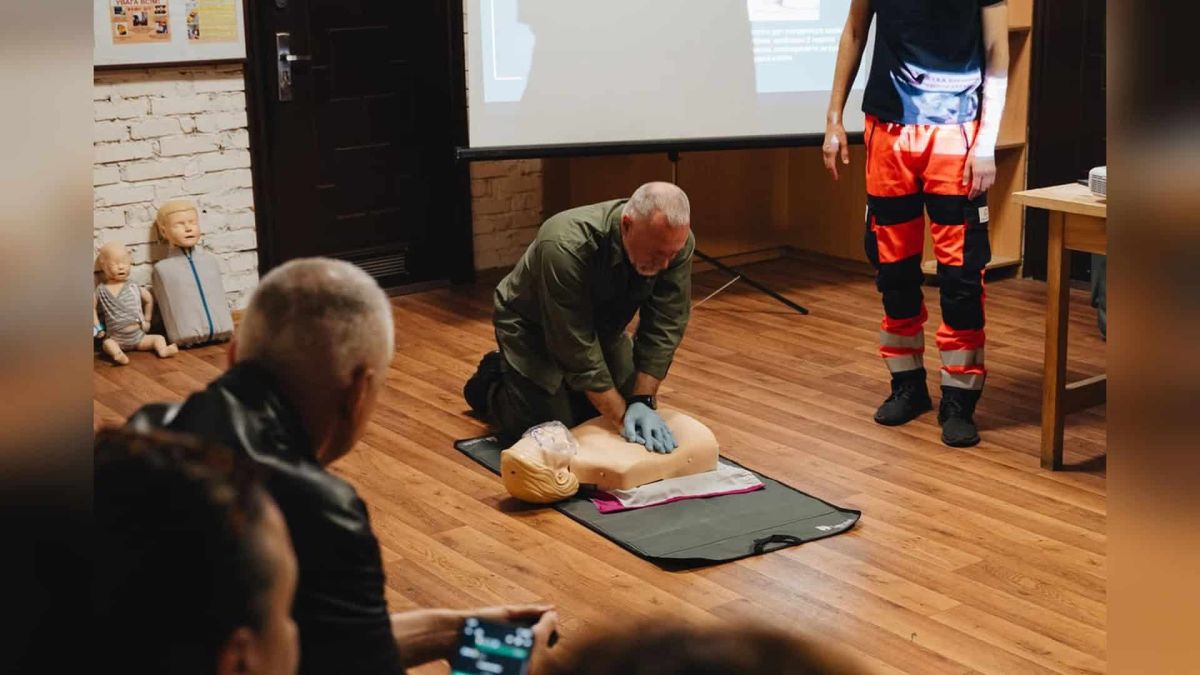 Співробітники Національного заповідника Києво-Печерська лавра та ченці монастиря відпрацьовують навички домедичної допомоги під час дводенного курсу