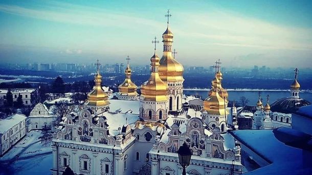 Ретро-мотофестиваль Zvuk Zaliza стартував на ВДНГ Фото дзвіниць Києво-печерської Лаври