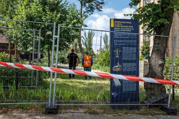 Дрони атакували Київщину: п'ятеро постраждалих, троє — діти (оновлюється) Національний музей Революції Гідності повідомив про початок підготовчих робіт з облаштування меморіального простору Героїв Небесної Сотні біля каплиці